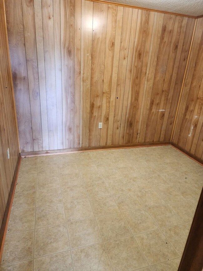 Building Photo - 1/1 Apartment for Lease at Unit D, 1102 Bo...