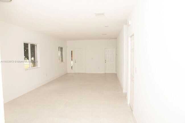 Building Photo - 273 SE 32nd Ave