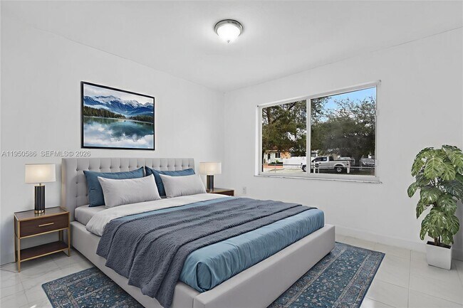 Building Photo - 934 E 22nd St