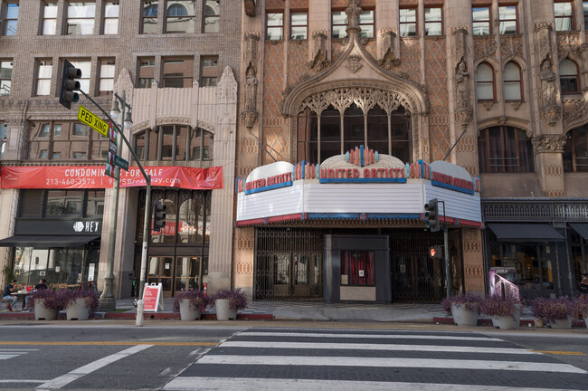 Building Photo - 939 S Broadway