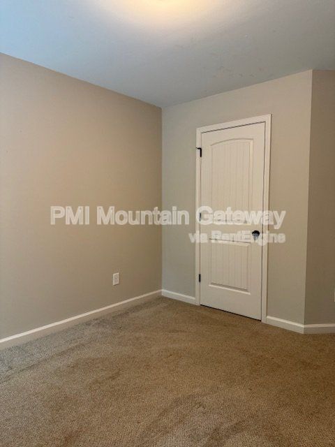 Building Photo - 30 Grand Oak Dr