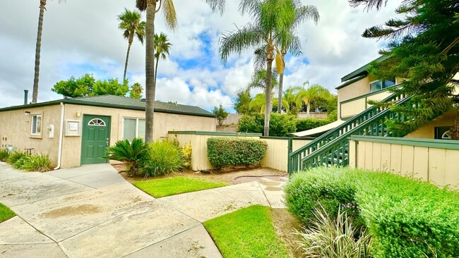 Building Photo - Darling, Upstairs, Corner-End Condo Unit i...