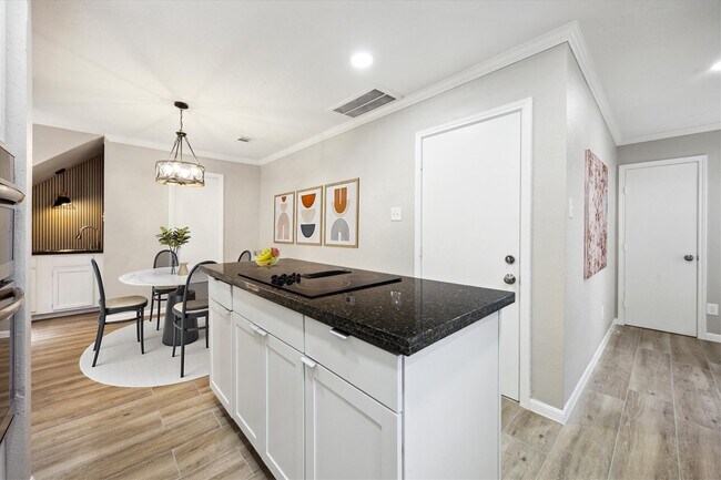 Building Photo - 2379 Briarwest Blvd
