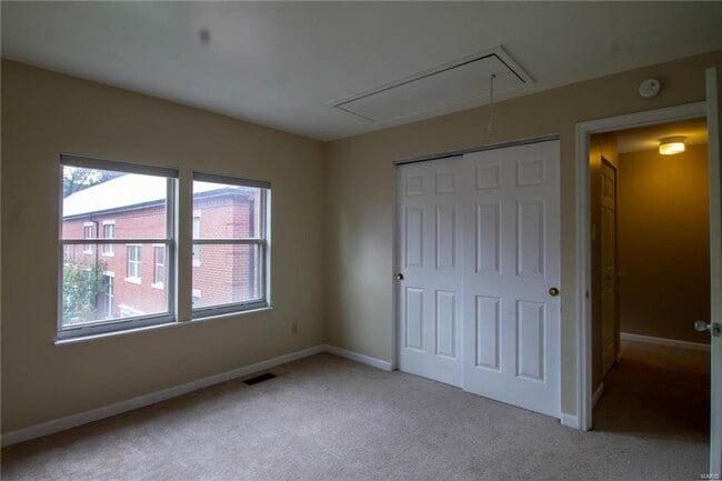 Building Photo - Central West End!