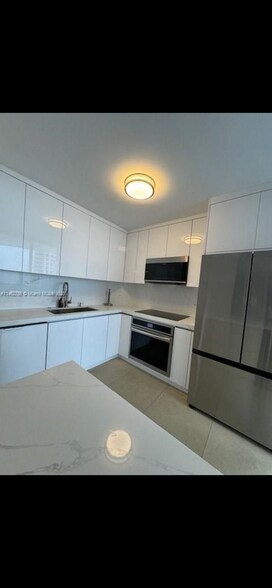 Building Photo - 6301 Collins Ave