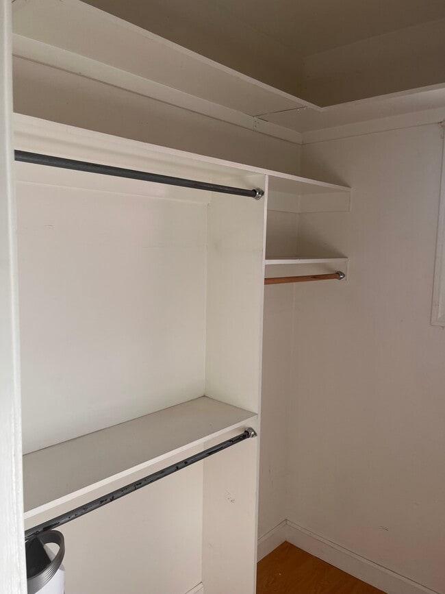 Building Photo - 1345 N Pacific Ave