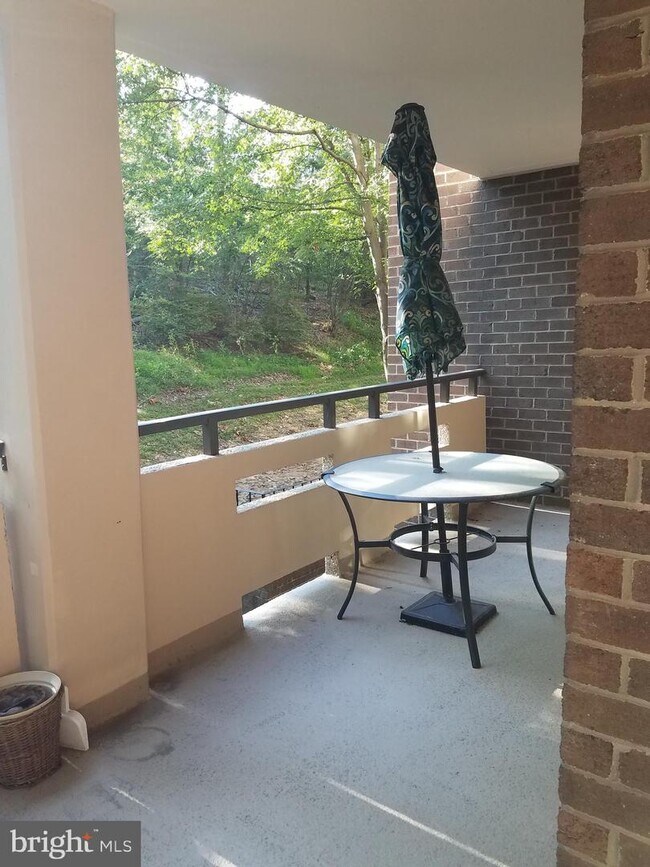 Building Photo - 1808 Old Meadow Rd