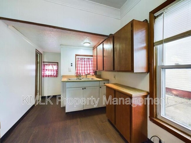 Building Photo - 1128 Cordova Ave