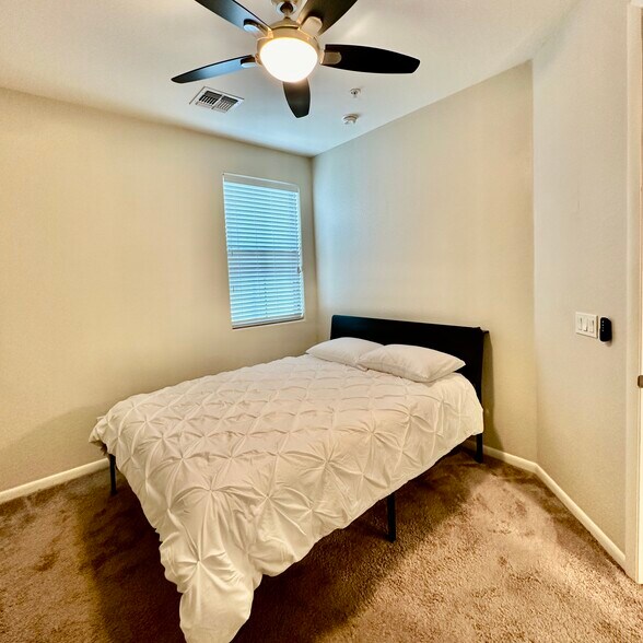 Building Photo - 2090 S Dorsey Ln