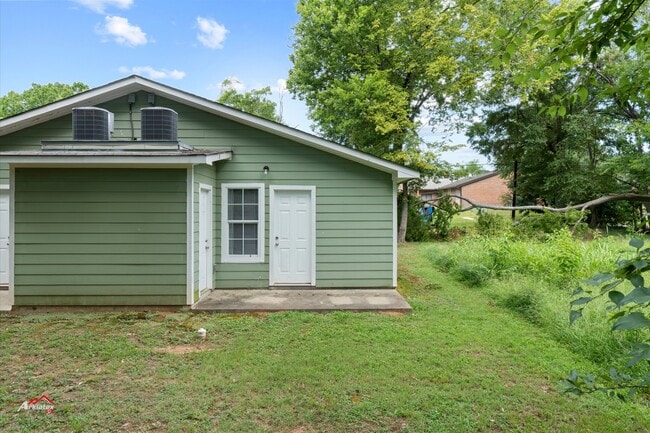 Building Photo - 1155 Pecan St