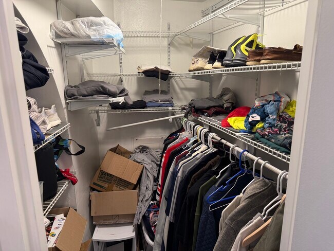 Building Photo - 300 N State St