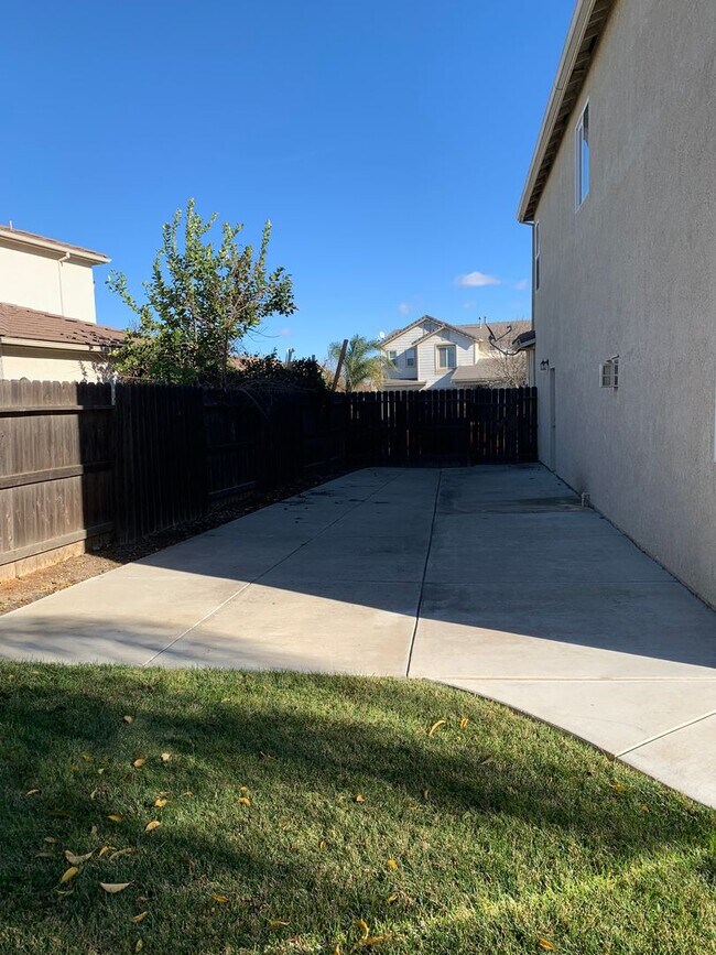Building Photo - Beautiful home in Patterson