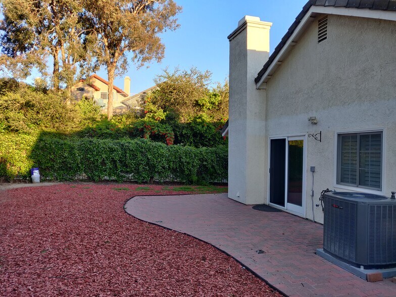 Rear of House_2 - 3124 Oakview Ln