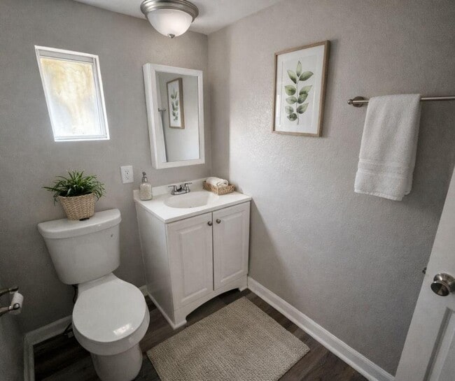 Building Photo - 54 Tower Manor Cir W