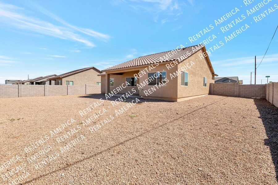 Building Photo - 35024 N Palm Dr