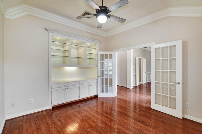 Building Photo - 3015 Newbrook Dr