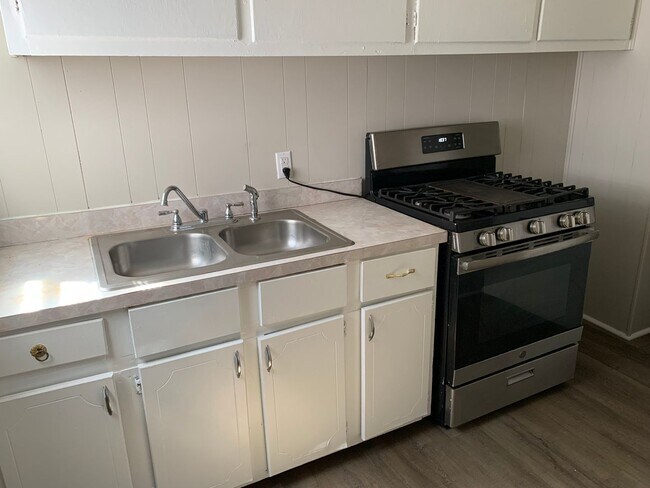 Building Photo - Property for rent - section 8