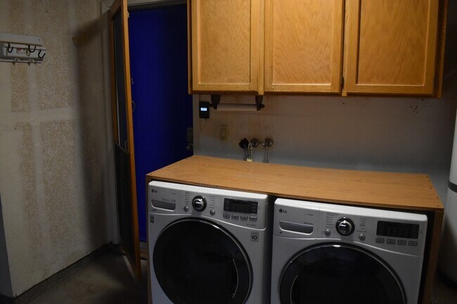 Building Photo - 924 Christy Ct