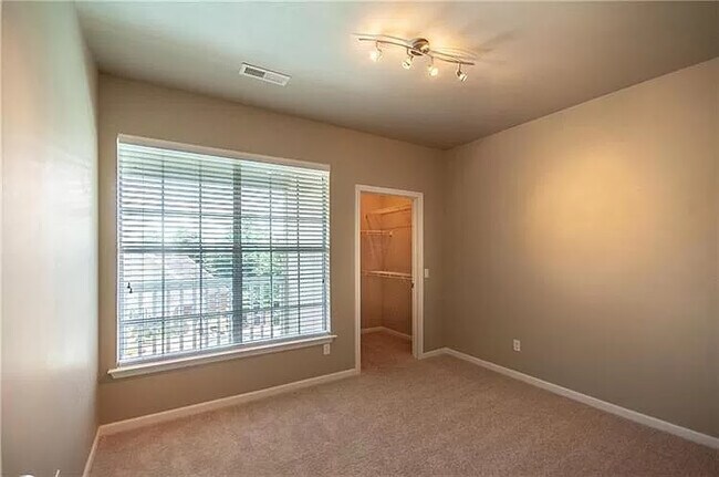 Building Photo - 4261 NE Meadow Creek Cir