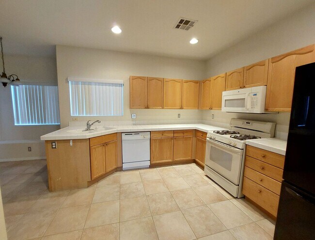 Building Photo - GREEN VALLEY RANCH