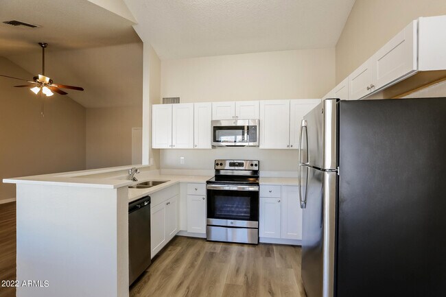 Building Photo - 13232 N 56th Ave