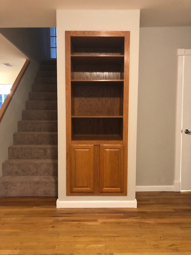 Building Photo - 4 Bedroom / 2.5 Baths / 2 Car Garage with ...