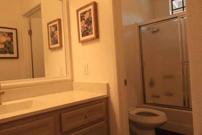 Building Photo - Spacious 3 bedrooms 3 full baths home in Chula Vista