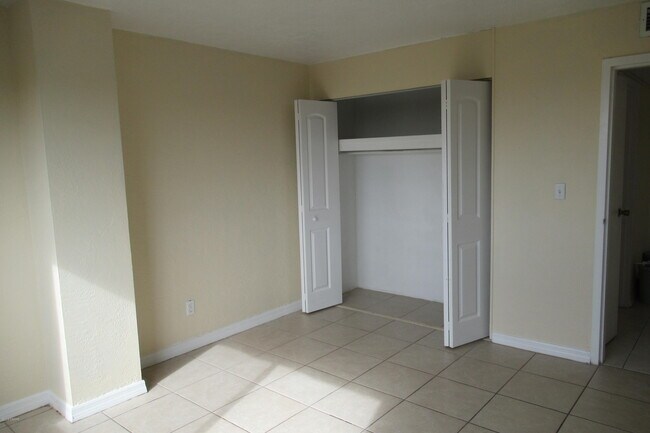 Building Photo - 732 N Halifax Ave