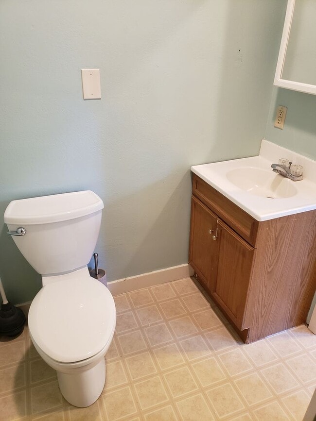 Building Photo - ROOMMATE ADDITION (1) -PLEASE CONTACT ISAB...