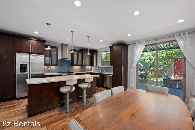 Building Photo - 3 br, 3.5 bath House - 2127 Lowell Blvd