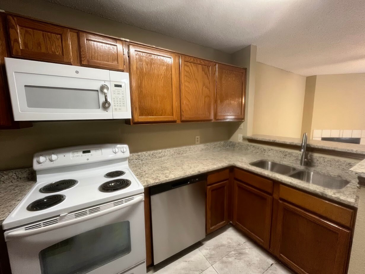 Building Photo - 6108 Abrams Rd