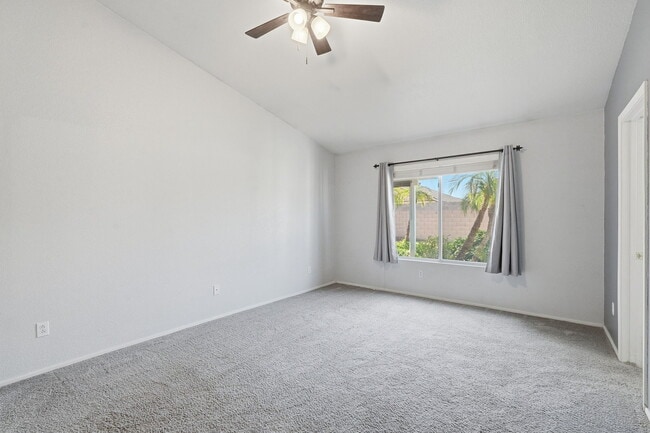 Building Photo - 542 N Palo Verde