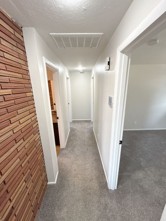 Building Photo - 3 Bedroom, 2 bath house in Moyina Heights