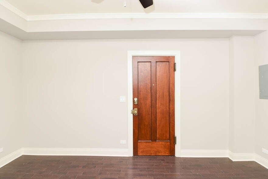 Building Photo - 640 W Wrightwood Ave