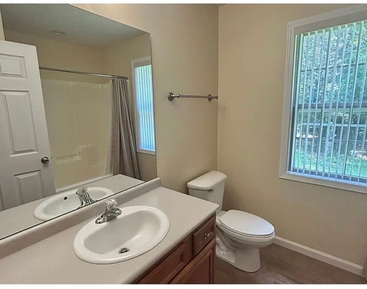 Building Photo - 4031 Somerset Ct