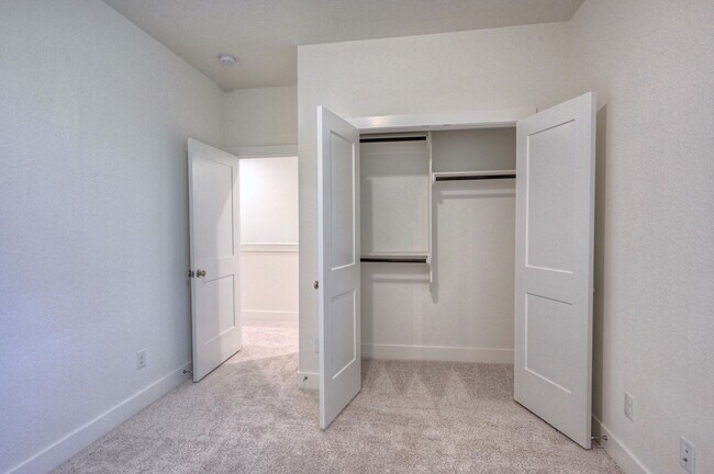 Building Photo - 1535 Crystal Stream Dr