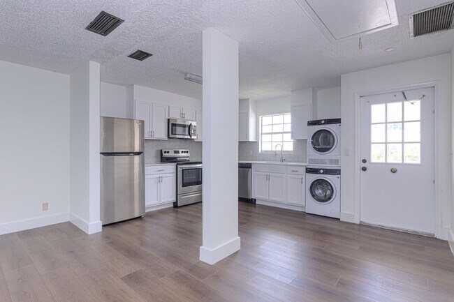 Building Photo - 175 Cape Cod Cir
