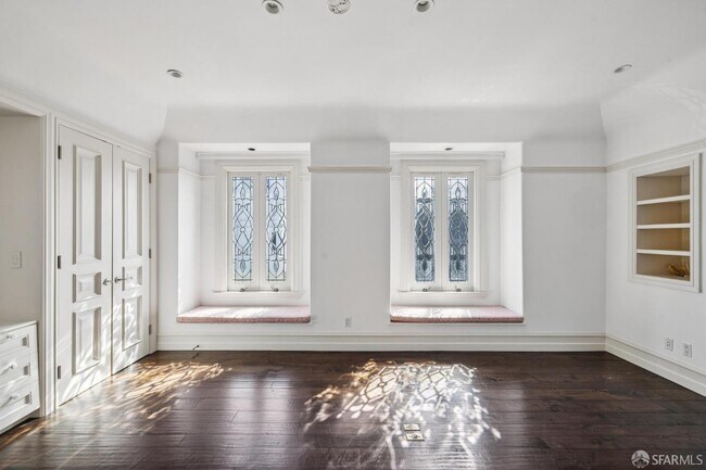 Building Photo - 2336 Broadway