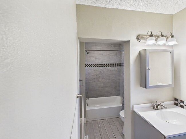 Building Photo - 404 S Race St