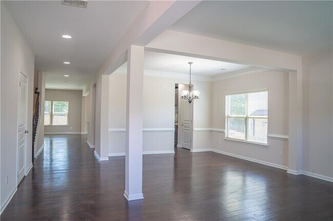 Building Photo - 5130 Northview Lake