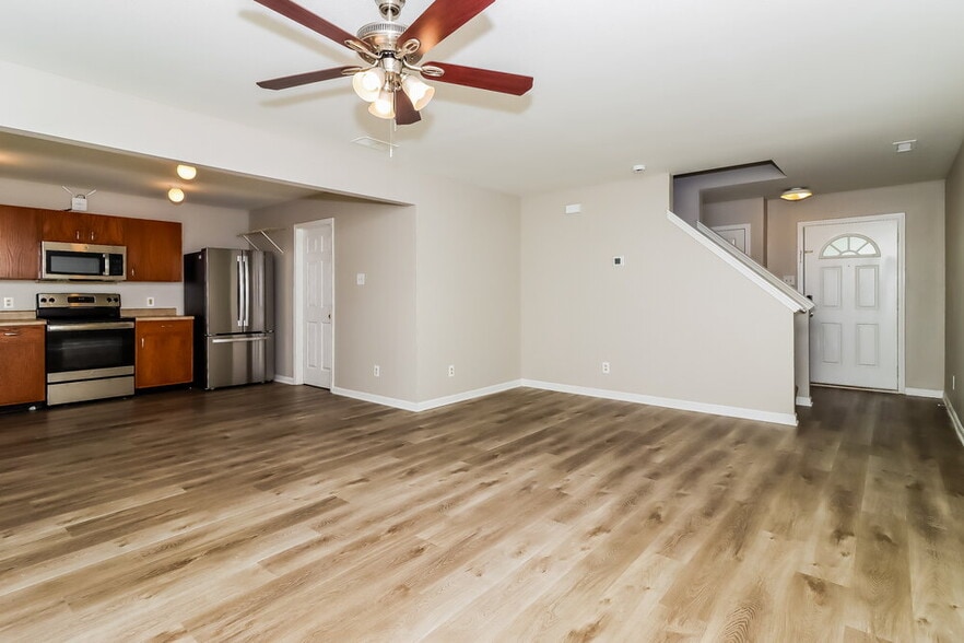 Building Photo - 312 Cloverdale Ct