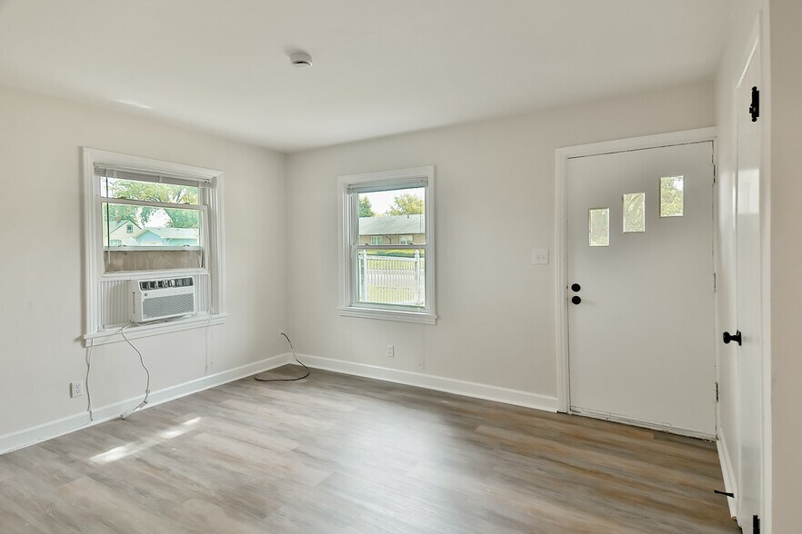 entry and living room - 304 Merrill Ave