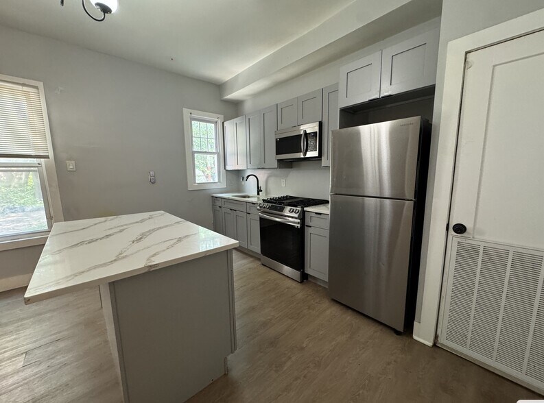 Primary Photo - 22 Tuers Ave
