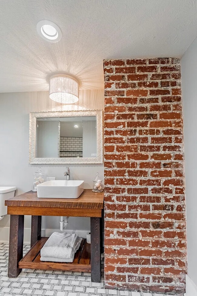 Building Photo - 304 N 43rd St