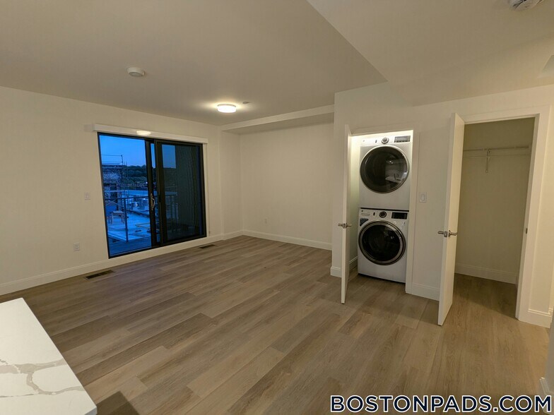 Building Photo - 1079 Commonwealth Ave