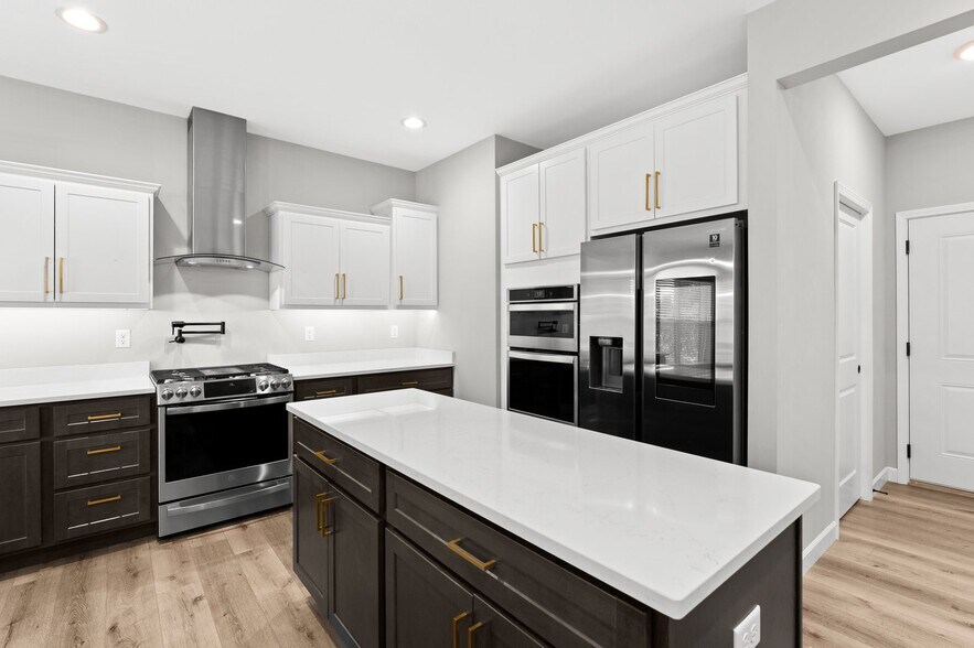 Building Photo - 748 Seagate Dr