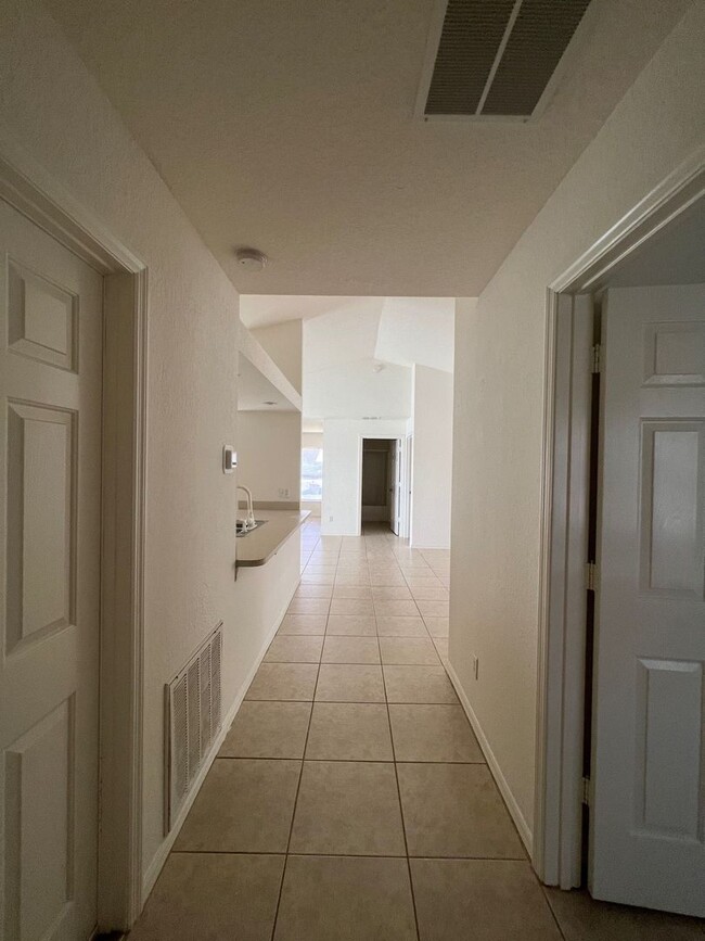 Building Photo - Vero Beach 2 bedroom