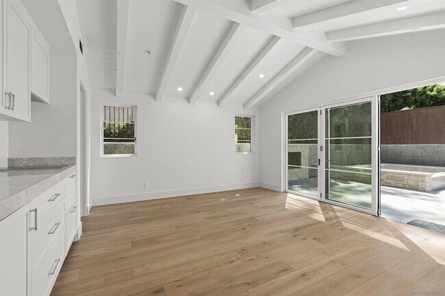 Building Photo - 461 Zuni Dr