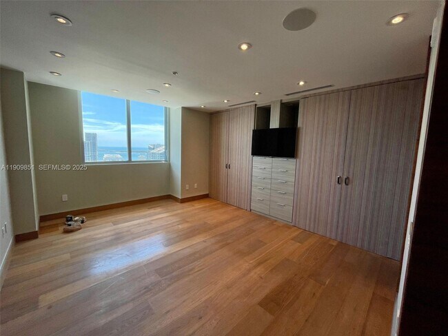 Building Photo - 92 SW 3rd St