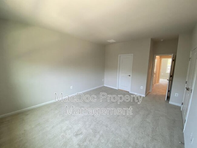 Building Photo - 1018 Trestle Dr